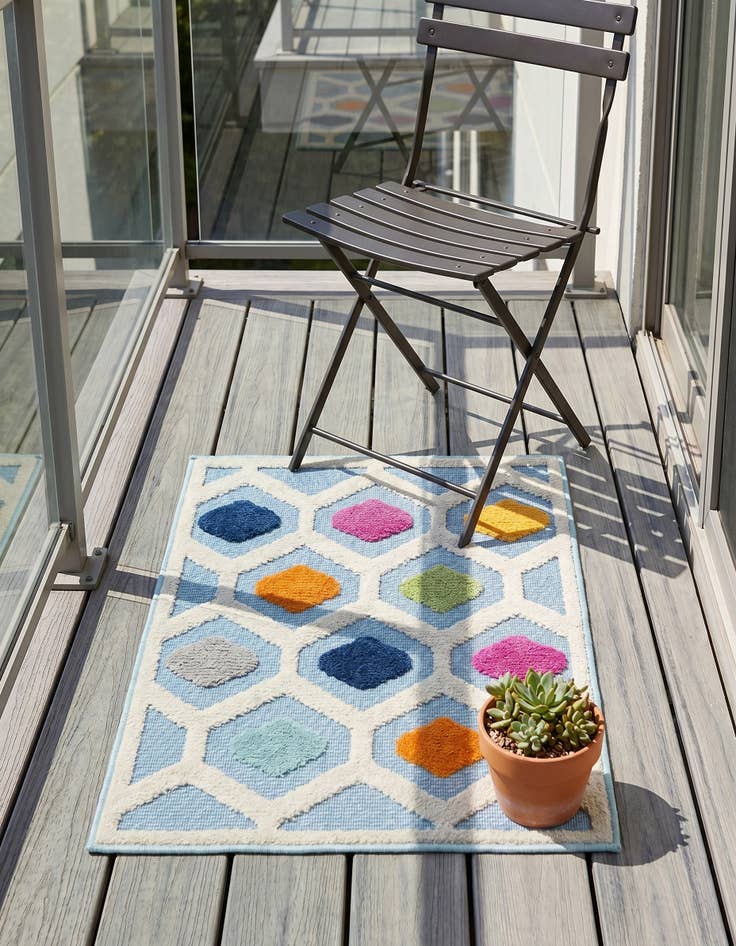 Detail image of 2' x 3' Easy-Clean Aruba Indoor / Outdoor Rug