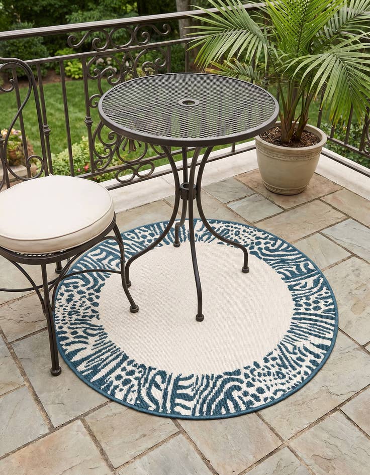 Detail image of 3' x 3' Easy-Clean Safari Indoor / Outdoor Round Rug