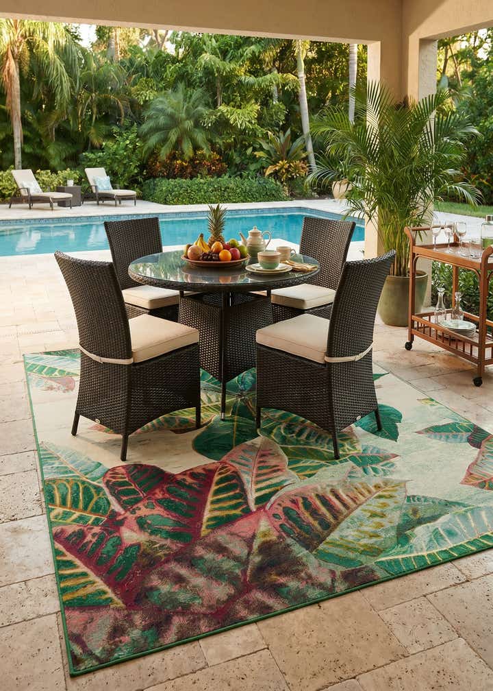 7' 10 x 10' Easy-Clean Botanical Indoor / Outdoor Rug