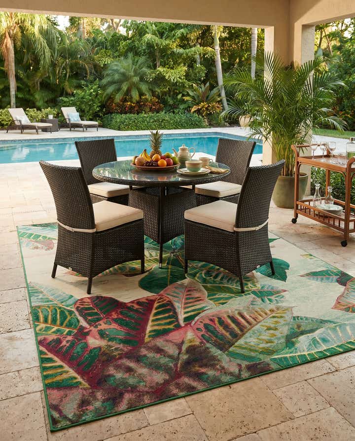 7' 10 x 10' Easy-Clean Botanical Indoor / Outdoor Rug