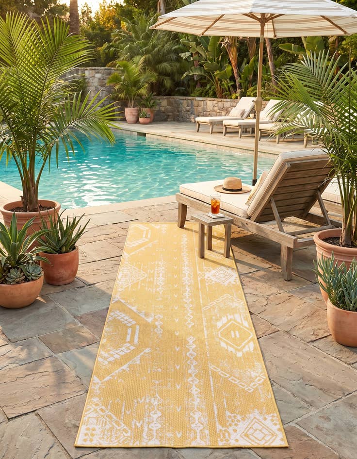 Detail image of 2' 7 x 12' Easy-Clean Bohemian Indoor / Outdoor Runner Rug