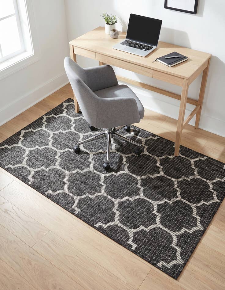 Detail image of 3' x 5' 3 Easy-Clean Trellis Indoor / Outdoor Rug