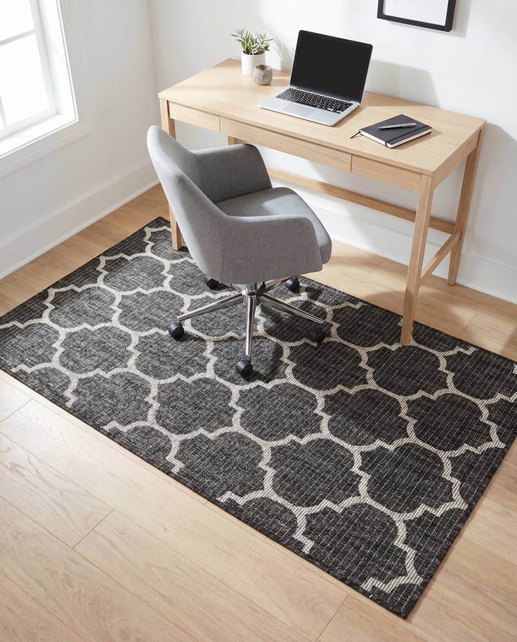 Detail image of 3' x 5' 3 Easy-Clean Lattice Indoor / Outdoor Rug