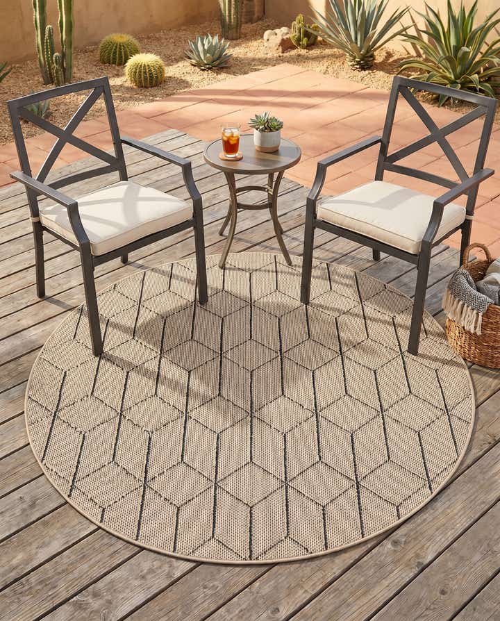 5' 3 x 5' 3 Easy-Clean Lattice Indoor / Outdoor Round Rug