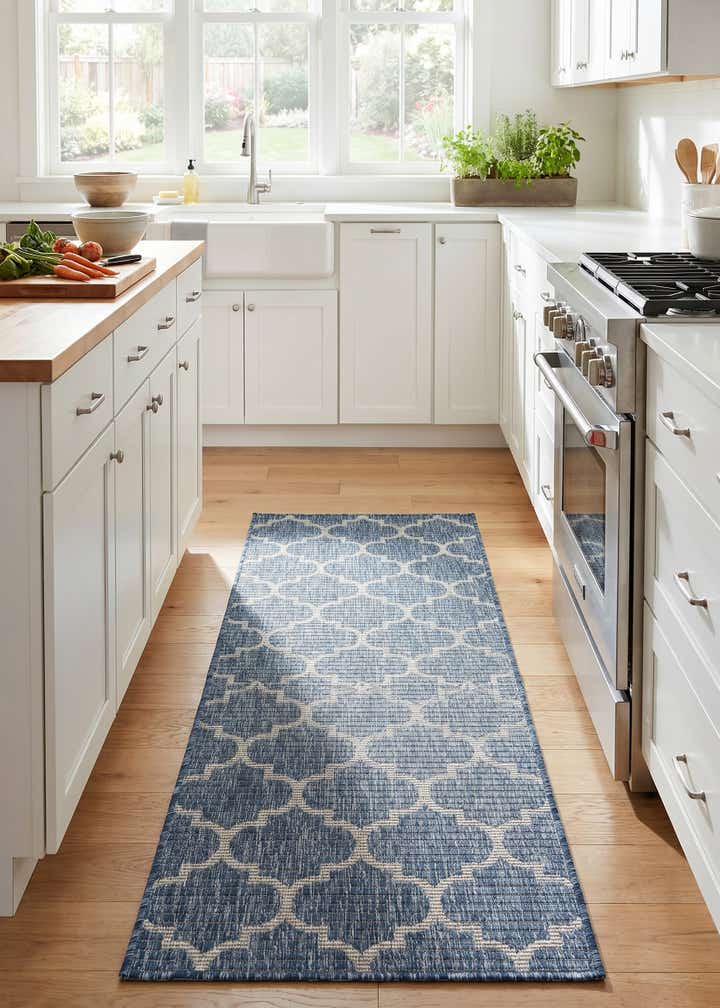 2' x 6' Easy-Clean Lattice Indoor / Outdoor Runner Rug