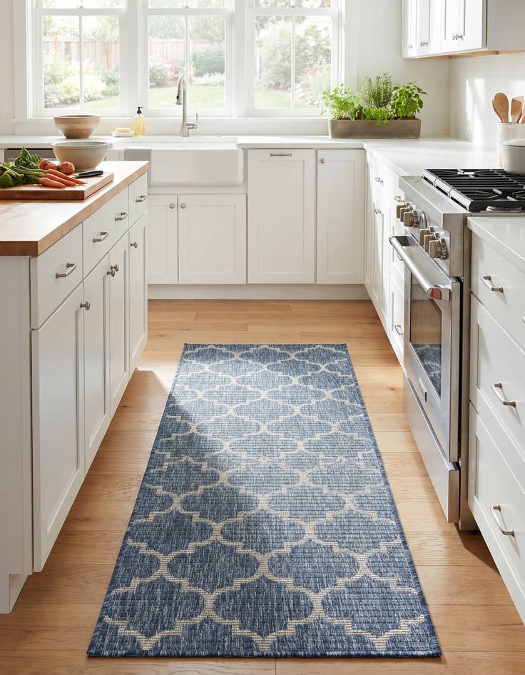 Detail image of 2' x 6' Easy-Clean Lattice Indoor / Outdoor Runner Rug