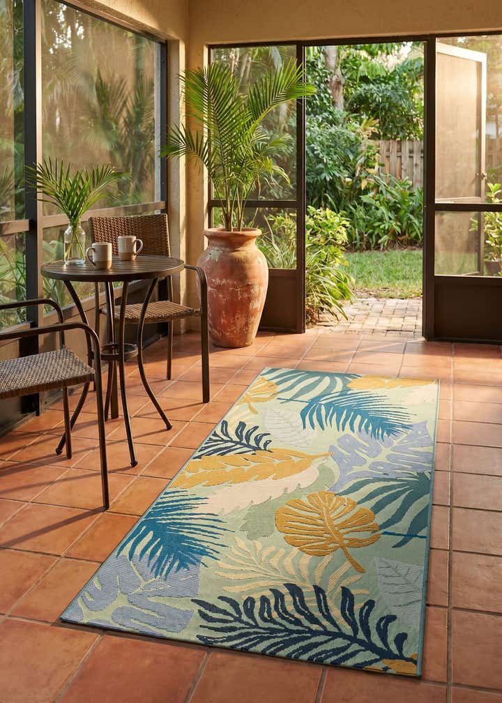 2' 7 x 5' 3 Easy-Clean Botanical Indoor / Outdoor Runner Rug