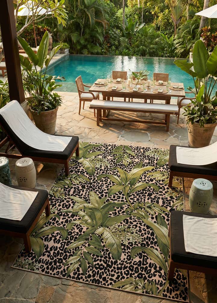 7' 10 x 11' Easy-Clean Botanical Indoor / Outdoor Rug