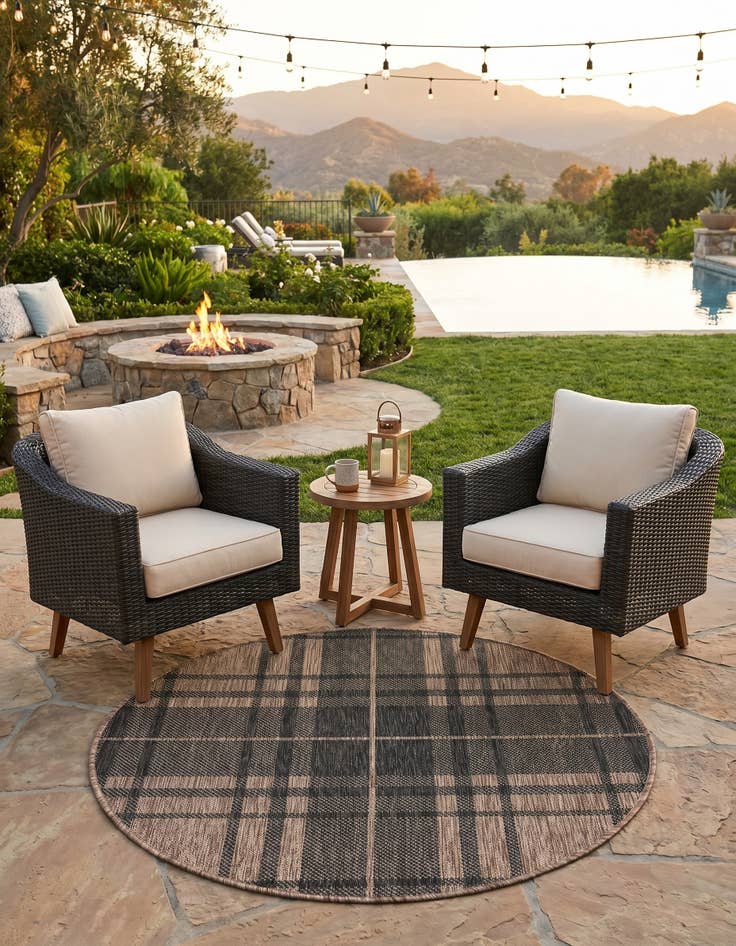 Detail image of 3' x 3' Easy-Clean Checkered Indoor / Outdoor Round Rug