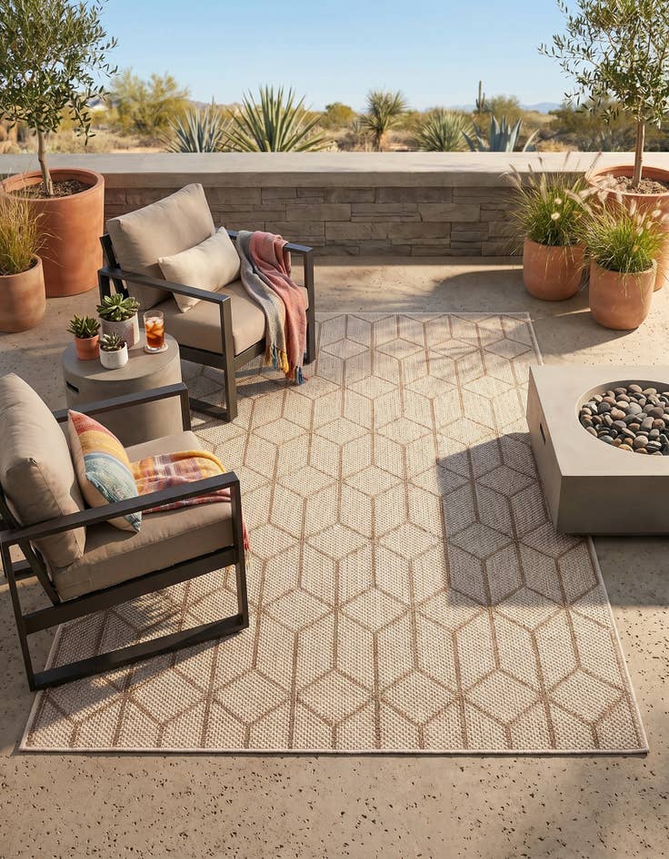 Detail image of 4' 1 x 6' 1 Easy-Clean Lattice Indoor / Outdoor Rug