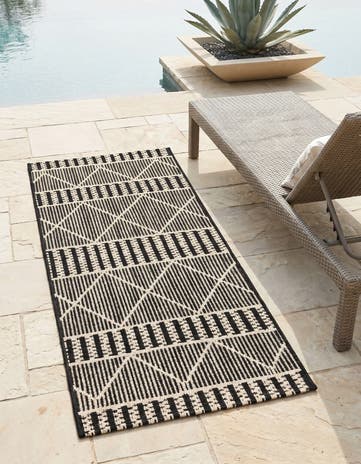 2' x 4' Easy-Clean Trellis Indoor / Outdoor Runner Rug