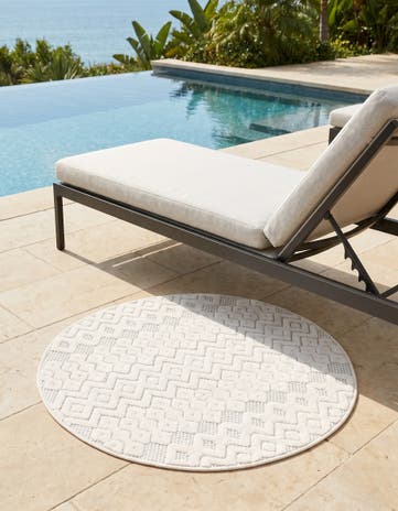Ivory Easy-Clean Trellis Textured Indoor / Outdoor Round Rug