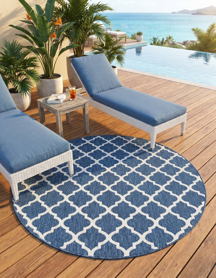 Detail image of 5' 3 x 5' 3 Easy-Clean Lattice Indoor / Outdoor Round Rug