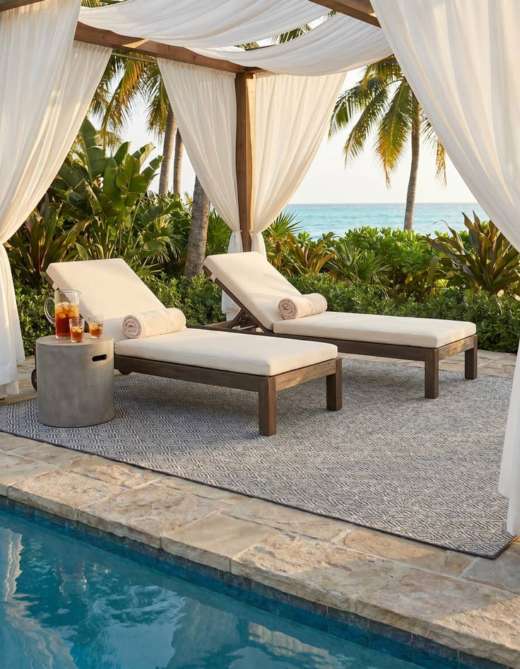 Detail image of 9' x 12' Easy-Clean Lattice Indoor / Outdoor Rug