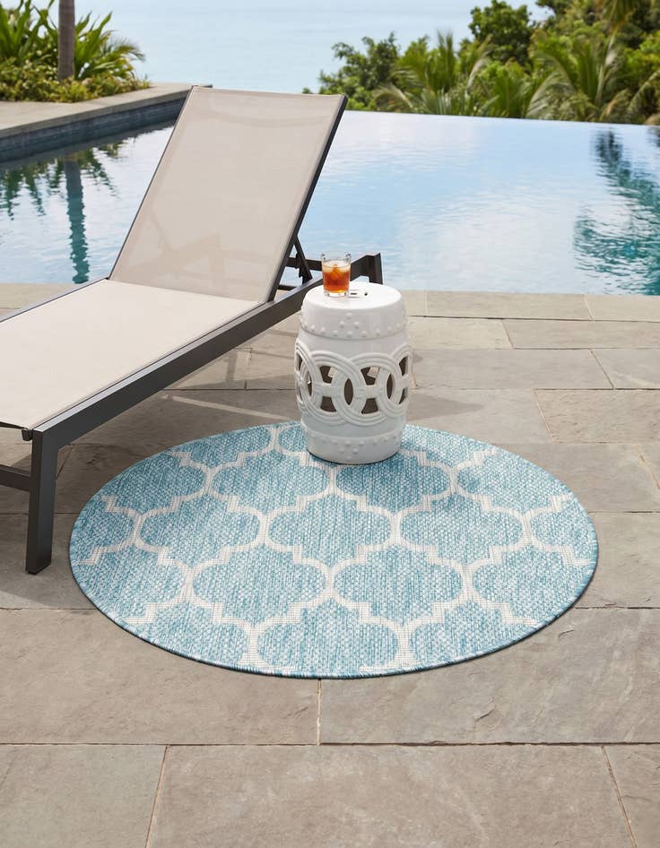 Detail image of 3' x 3' Easy-Clean Trellis Indoor / Outdoor Round Rug
