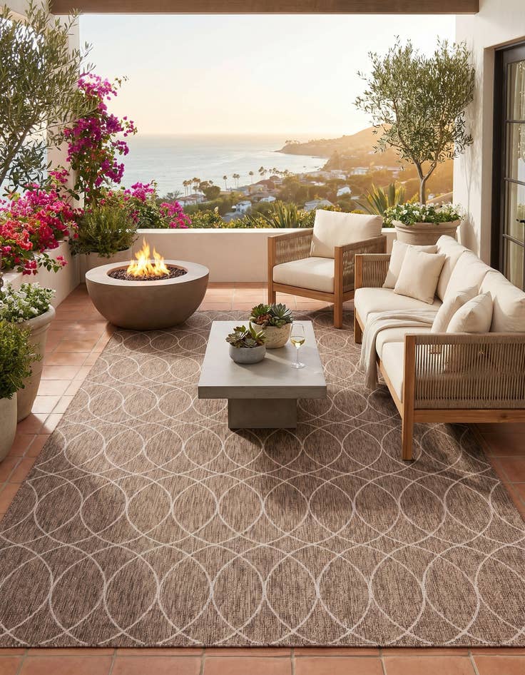Detail image of 10' x 14' Easy-Clean Lattice Indoor / Outdoor Rug