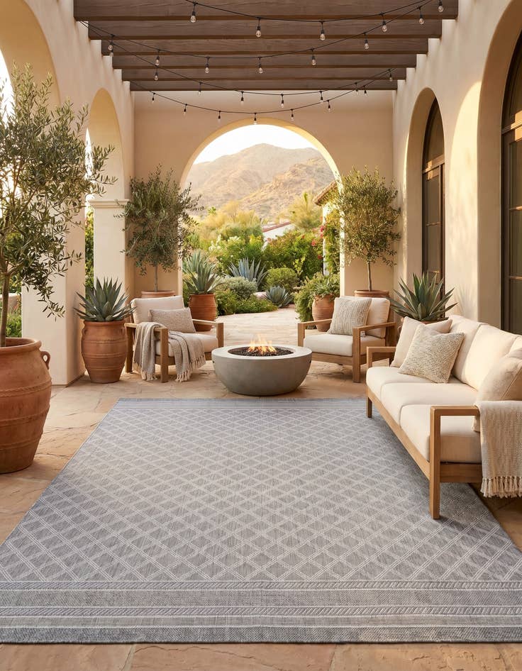 Detail image of 10' x 14' 1 Easy-Clean Trellis Indoor / Outdoor Rug