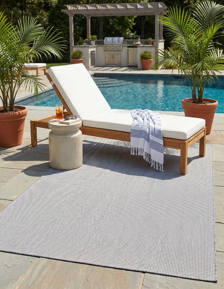 Detail image of 5' 1 x 8' Easy-Clean Jill Zarin Palm Springs Indoor / Outdoor Rug