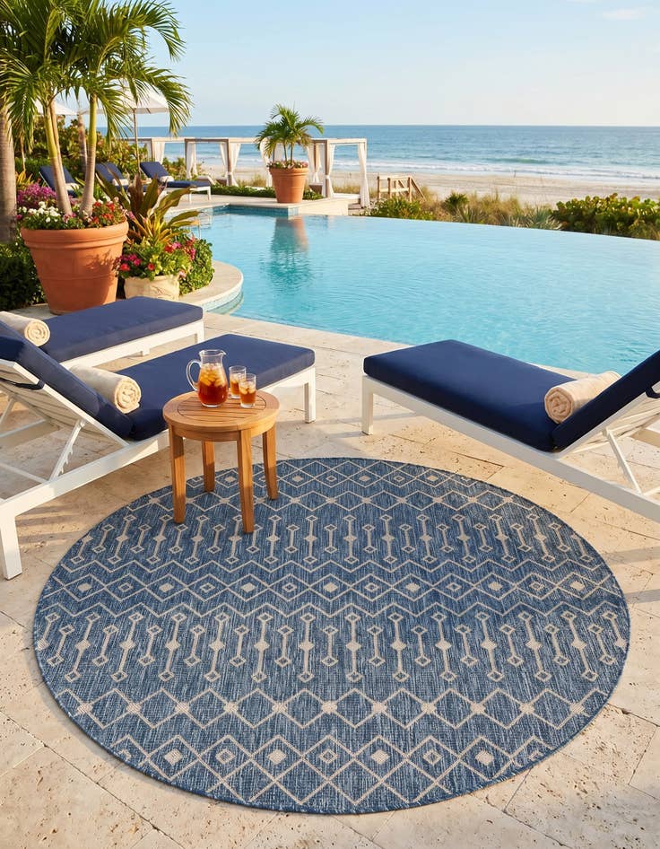 Detail image of 6' x 6' Easy-Clean Trellis Indoor / Outdoor Round Rug
