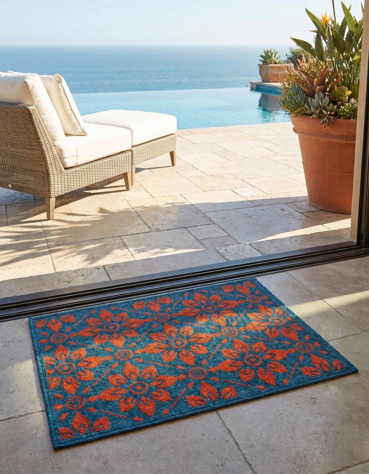 Detail image of 2' x 3' Easy-Clean Trellis Indoor / Outdoor Rug