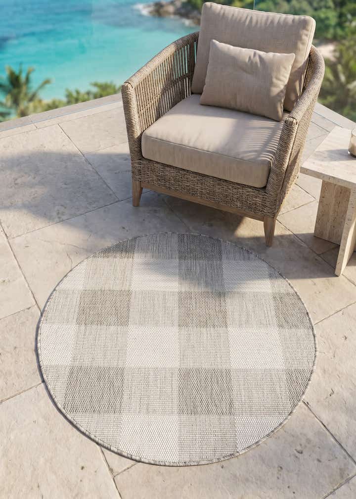 3' x 3' Easy-Clean Checkered Indoor / Outdoor Round Rug
