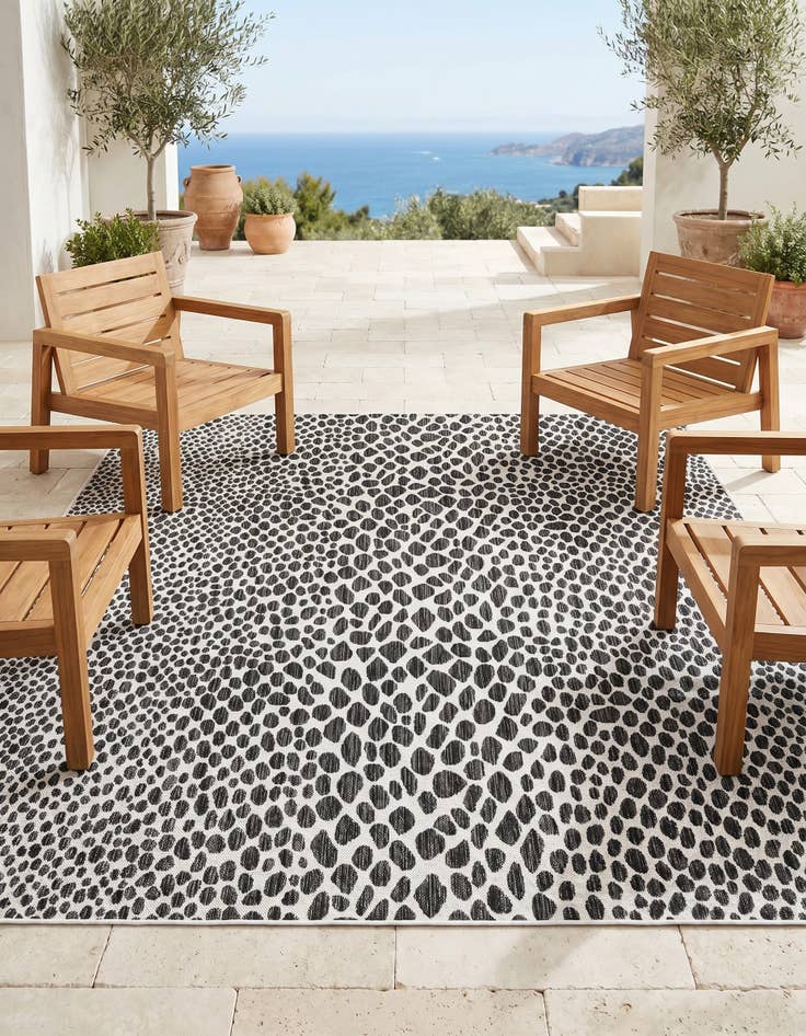 Detail image of 7' 10 x 7' 10 Easy-Clean Jill Zarin Cape Town Indoor / Outdoor Square Rug