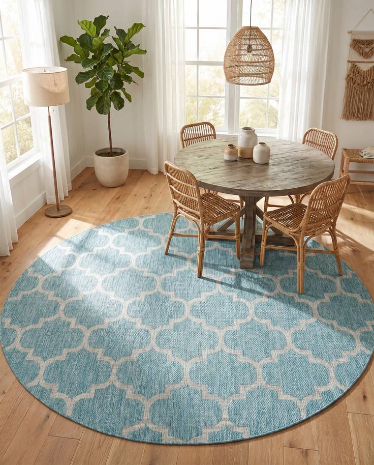 Detail image of 7' 10 x 7' 10 Easy-Clean Lattice Indoor / Outdoor Round Rug