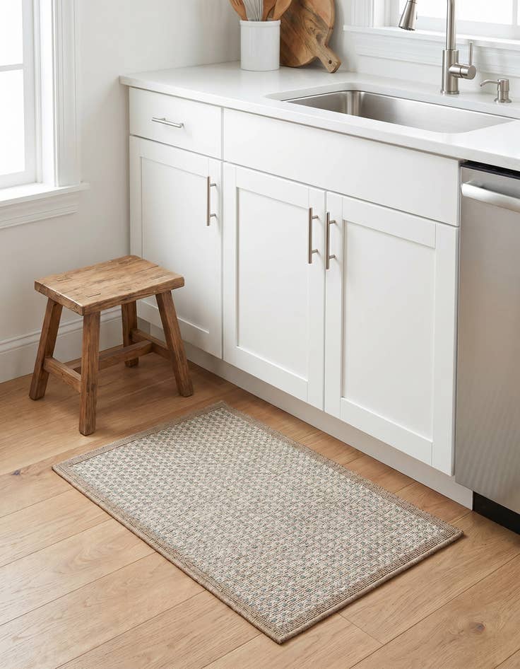 Detail image of 2' x 3' Easy-Clean Border Indoor / Outdoor Rug