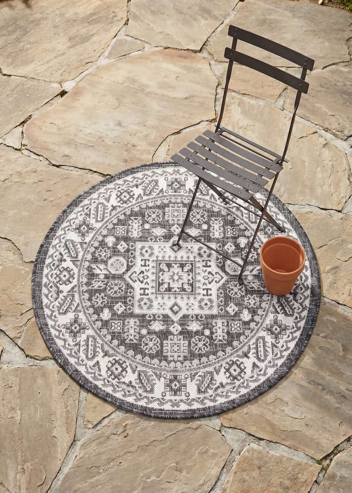 3' x 3' Easy-Clean Aztec Indoor / Outdoor Round Rug