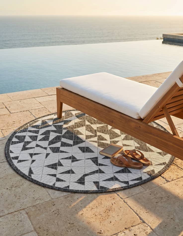 Detail image of 4' x 4' Easy-Clean Modern Indoor / Outdoor Round Rug
