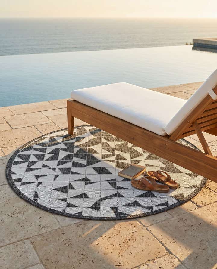 4' x 4' Easy-Clean Modern Indoor / Outdoor Round Rug