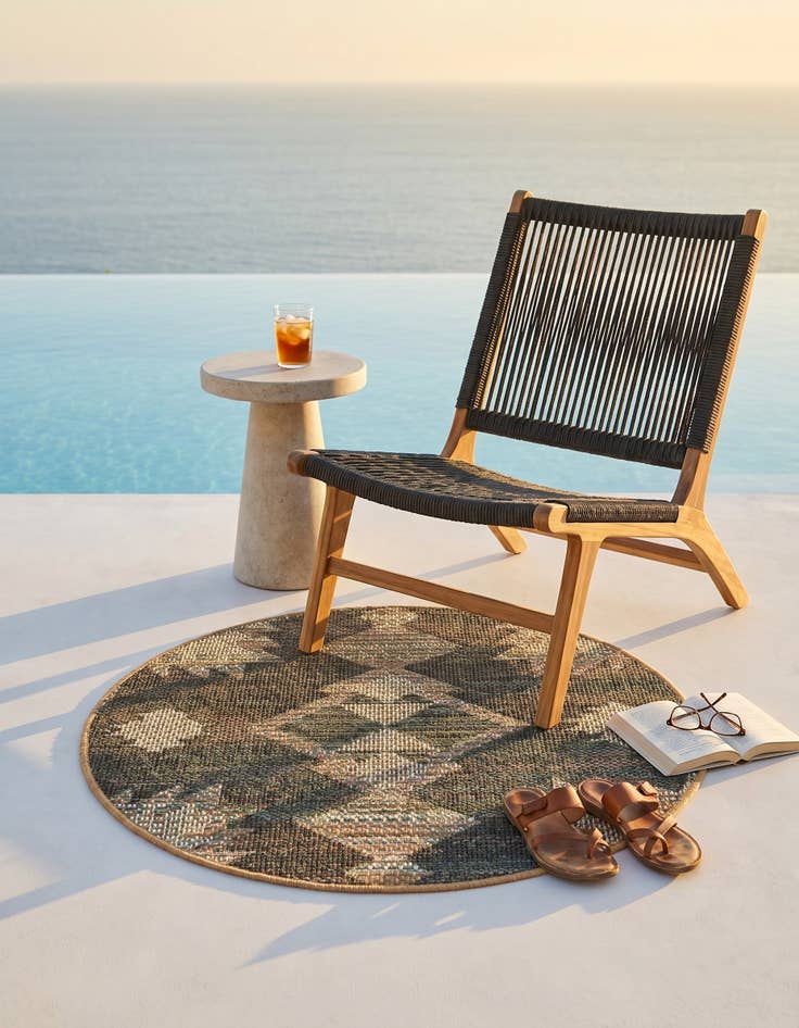 Detail image of 3' 3 x 3' 3 Easy-Clean Baja Indoor / Outdoor Round Rug