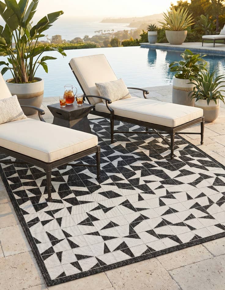 Detail image of 5' 3 x 8' Easy-Clean Modern Indoor / Outdoor Rug