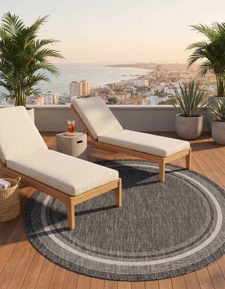 Detail image of 5' 3 x 5' 3 Easy-Clean Border Indoor / Outdoor Round Rug