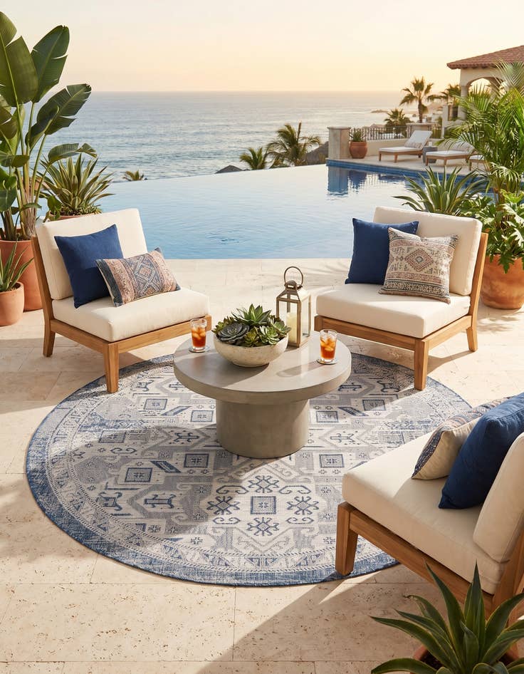 Detail image of 7' 10 x 7' 10 Easy-Clean Aztec Indoor / Outdoor Round Rug
