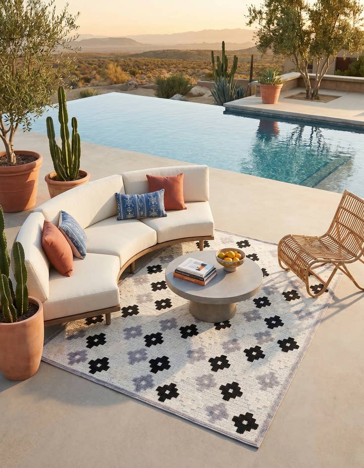 Detail image of 5' x 7' 7 Easy-Clean Indoor / Outdoor Rug