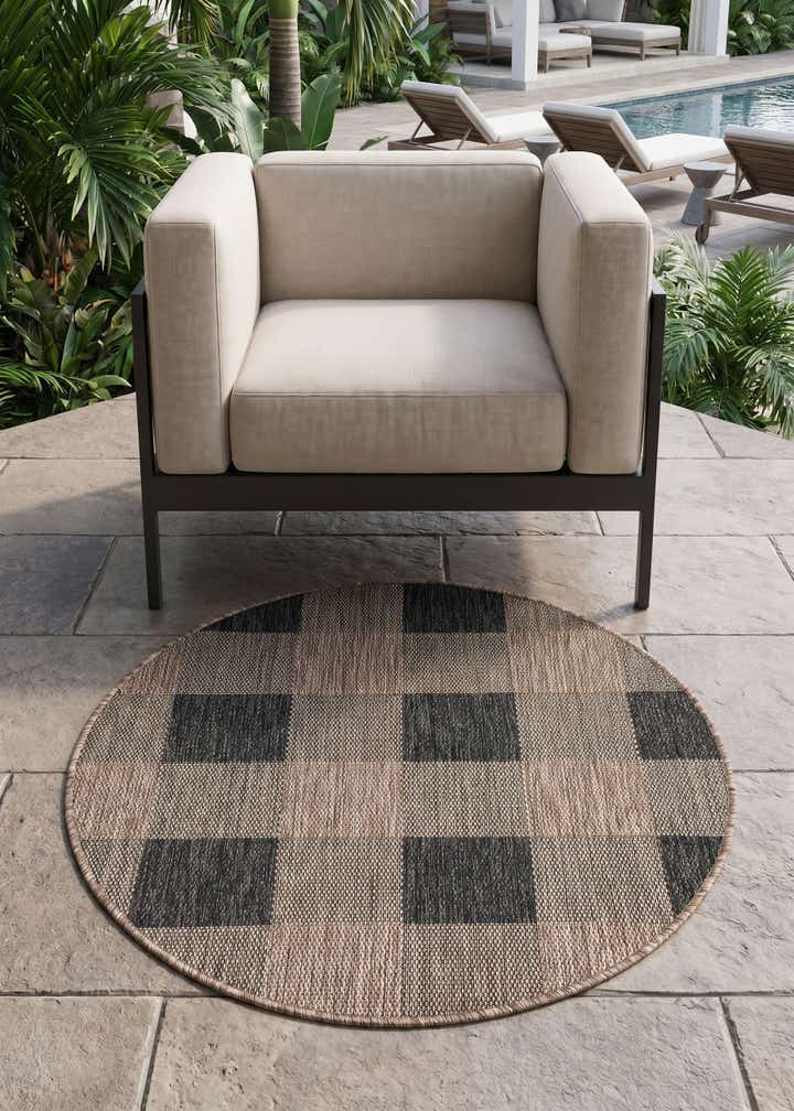 3' x 3' Easy-Clean Checkered Indoor / Outdoor Round Rug