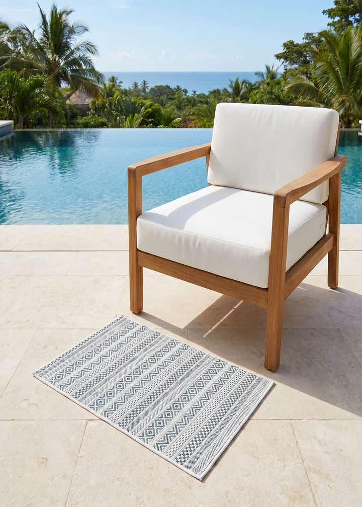 2' x 3' Easy-Clean Striped Indoor / Outdoor Rug