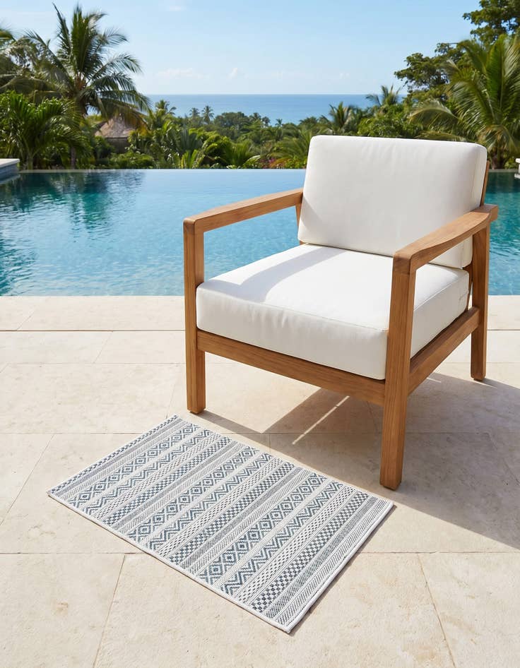 Detail image of 2' x 3' Easy-Clean Striped Indoor / Outdoor Rug