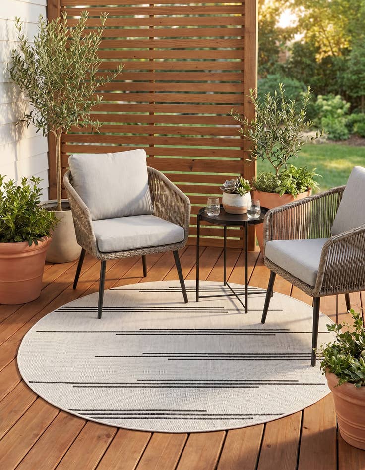 Detail image of 4' x 4' Easy-Clean Modern Indoor / Outdoor Round Rug