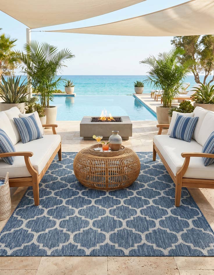 Detail image of 6' x 9' Easy-Clean Lattice Indoor / Outdoor Rug