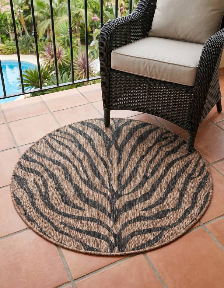 Detail image of 3' x 3' Easy-Clean Safari Indoor / Outdoor Round Rug