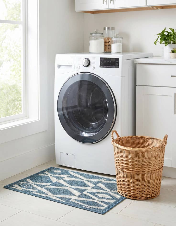 Detail image of 2' x 3' 1 Easy-Clean Baja Indoor / Outdoor Rug