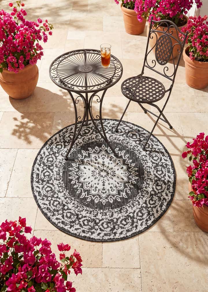 3' x 3' Easy-Clean Traditional Indoor / Outdoor Round Rug