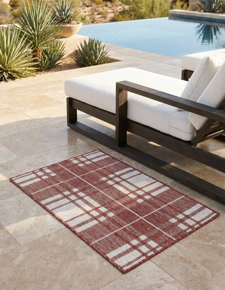 Detail image of 2' x 3' Easy-Clean Checkered Indoor / Outdoor Rug