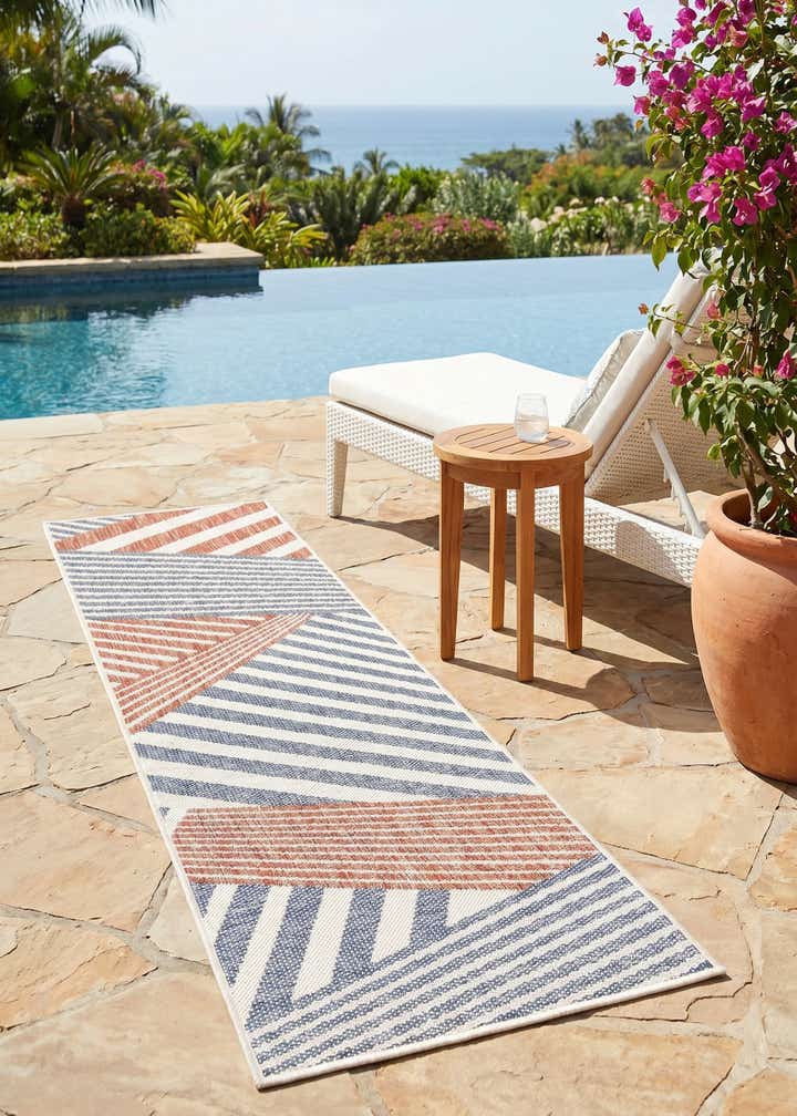 2' x 6' Easy-Clean Jill Zarin Indoor / Outdoor Runner Rug