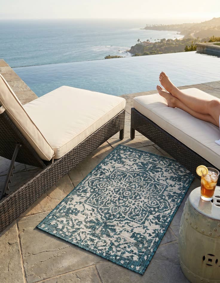 Detail image of 2' x 3' Easy-Clean Jill Zarin Dubai Indoor / Outdoor Rug