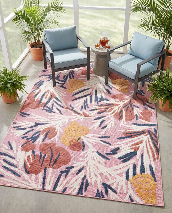 5' x 7' 7 Easy-Clean Indoor / Outdoor Rug