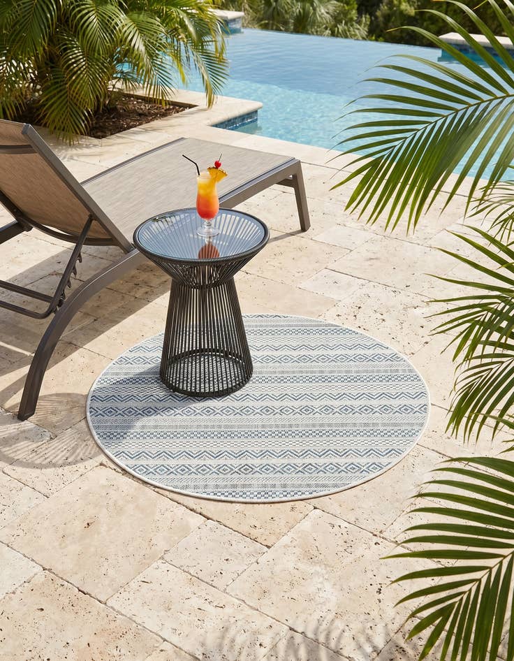 Detail image of 3' x 3' Easy-Clean Ribbon Indoor / Outdoor Round Rug
