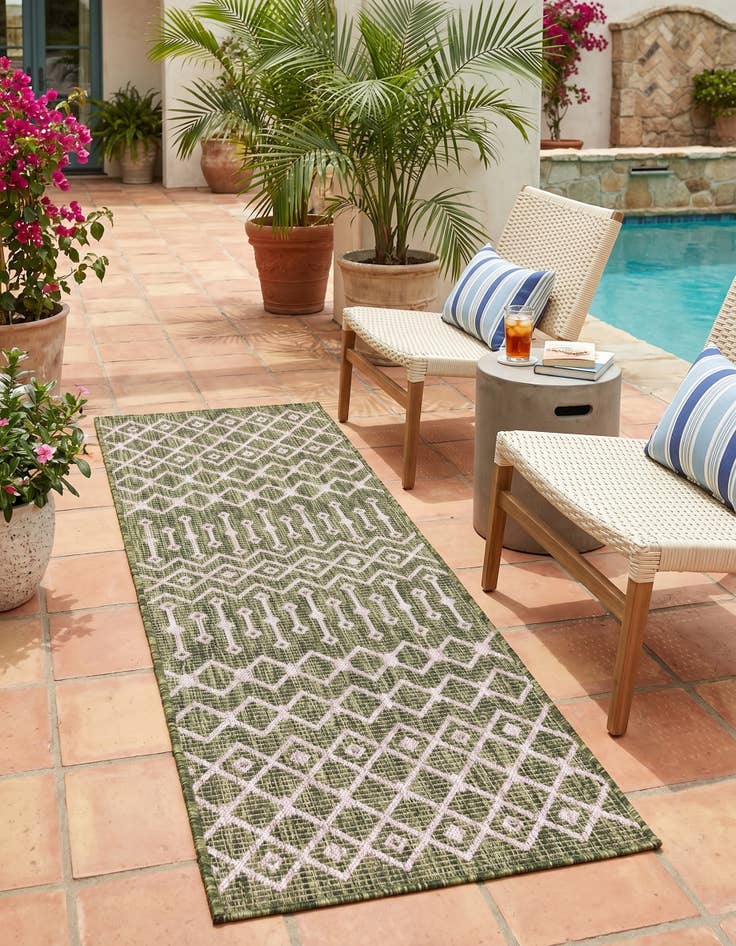 Detail image of 2' x 6' Easy-Clean Lattice Indoor / Outdoor Runner Rug
